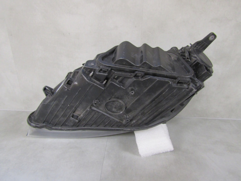 Lampa przód Volvo V40 ZWYKŁA 12-16 RH 31420004