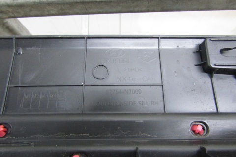 Listwa progowa prawa Hyundai Tucson IV 4 20-