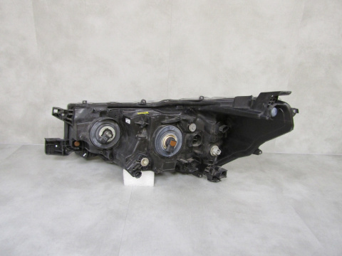 Lampa przód Toyota Hilux 8 VIII LIFT ZWYKŁA 20- RH