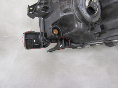 Lampa przód Toyota Hilux 8 VIII LIFT ZWYKŁA 20- RH