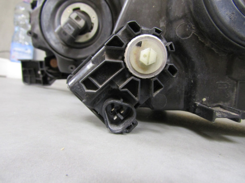 Lampa przód Toyota Hilux 8 VIII LIFT ZWYKŁA 20- RH