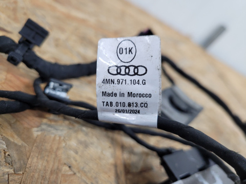 Instalacja wiązka PDC kamerka lusterka Audi Q8 4MN