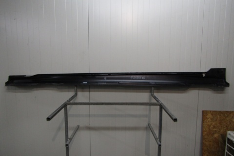 Listwa progowa prawa Audi A6 C8 4K0 S Line 18-