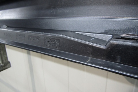 Listwa progowa prawa Audi A6 C8 4K0 S Line 18-