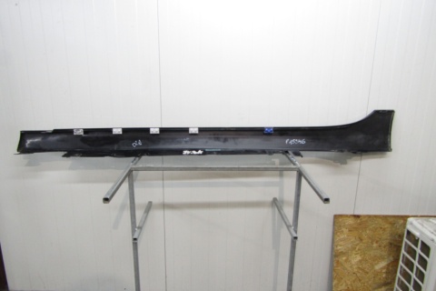 Listwa progowa prawa BMW 1 F40 2 F44 19- próg
