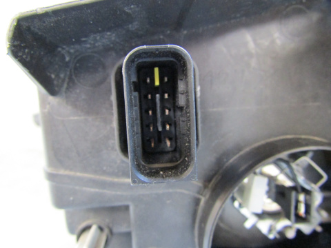 Lampa przód Opel Combo E IV ZWYKŁA + LED RH 18-23 9816825980