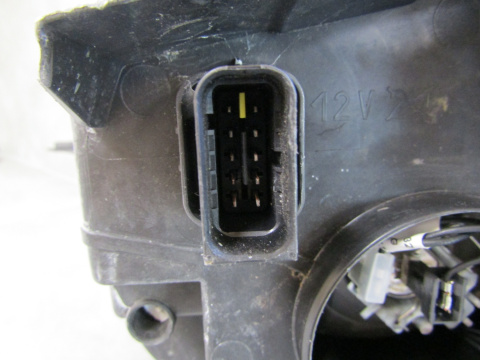 Lampa przód Opel Combo E IV ZWYKŁA RH 18- 9816825480