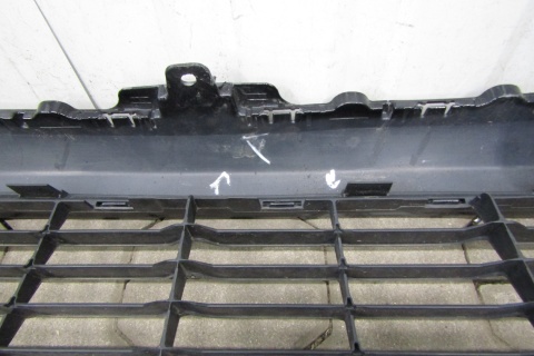 Zderzak przód przedni Toyota Hilux 8 VIII 15-18