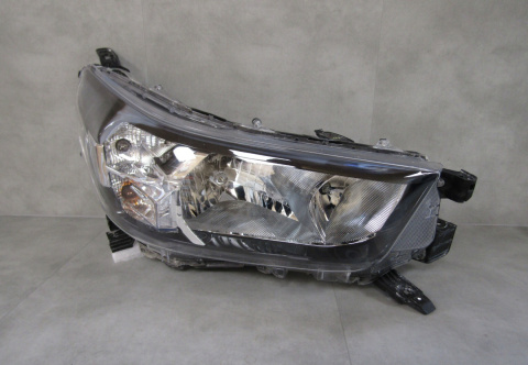 LAMPA PRZÓD TOYOTA HILUX 8 VIII LIFT ZWYKŁA 20- RH