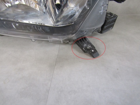 LAMPA PRZÓD TOYOTA HILUX 8 VIII LIFT ZWYKŁA 20- RH
