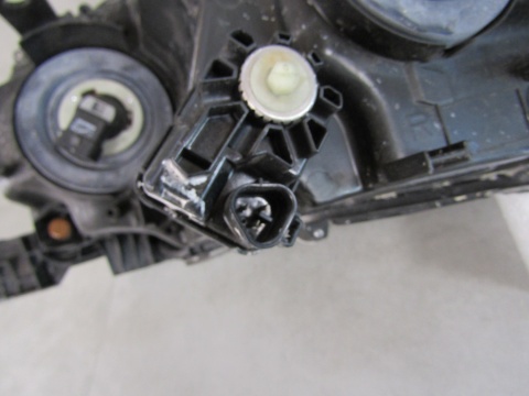 LAMPA PRZÓD TOYOTA HILUX 8 VIII LIFT ZWYKŁA 20- RH