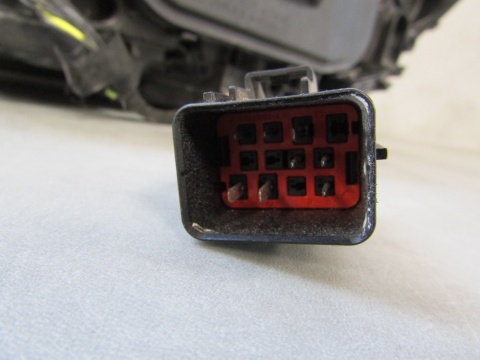 Lampa przód Volvo V60 S60 LIFT ZWYKŁA 13-18 RH 31358098