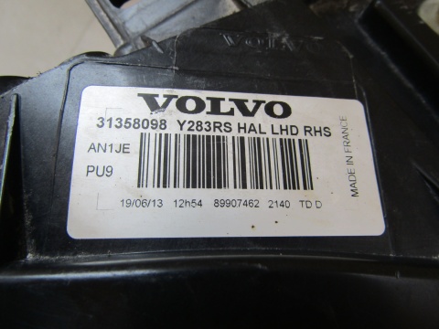 Lampa przód Volvo V60 S60 LIFT ZWYKŁA 13-18 RH 31358098