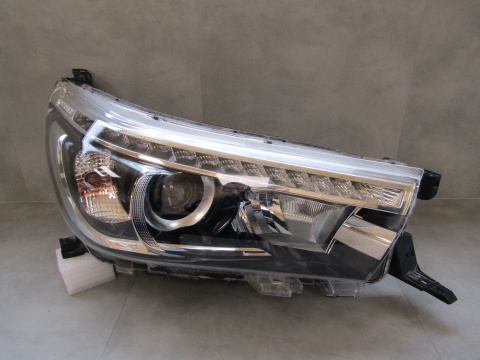 Lampa przód Toyota Hilux 8 VIII SOCZEWKA LED 15- RH