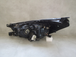 Lampa przód Toyota Hilux 8 VIII SOCZEWKA LED 15- RH