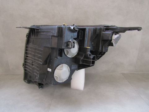 Lampa przód Ford Transit Courier MK3 ZWYKŁA 23- RH R2X6 13E014 AE