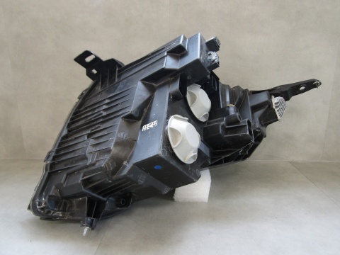 Lampa przód Ford Transit Courier MK3 ZWYKŁA 23- RH R2X6 13E014 AE