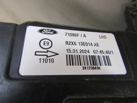 Lampa przód Ford Transit Courier MK3 ZWYKŁA 23- RH R2X6 13E014 AE