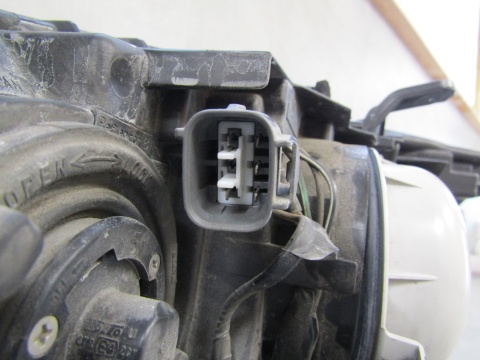 LAMPA PRZÓD SUBARU LEGACY IV OUTBACK ZWYKŁA SOCZEWKA 03-06 RH