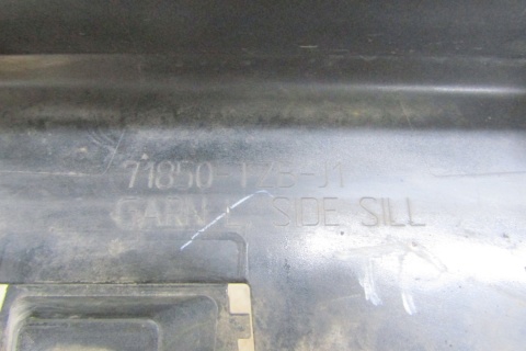 Listwa progowa lewa Honda Jazz GR GS 5 Fit RS 20-