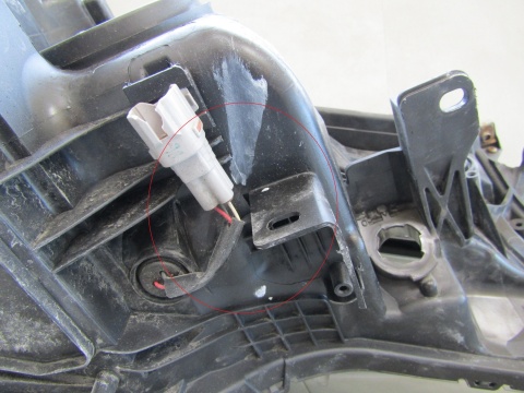 LAMPA PRZÓD TOYOTA RAV4 IV ZWYKŁA SOCZEWKA 13-15 LH