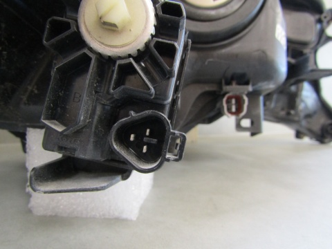 LAMPA PRZÓD TOYOTA RAV4 IV ZWYKŁA SOCZEWKA 13-15 LH