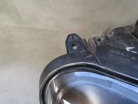 Lampa przód VW Amarok 2H1 ZWYKŁA 09-14 RH 2H1941016AA