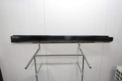 Listwa progowa prawa Infiniti Q30 QX30 76850 5DA1A