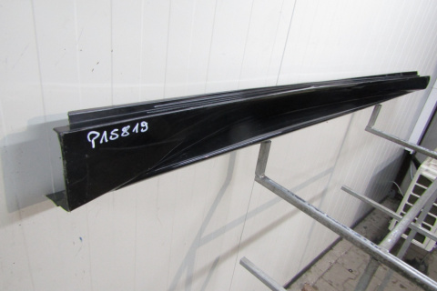 Listwa progowa prawa Infiniti Q30 QX30 76850 5DA1A