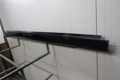 Listwa progowa prawa Infiniti Q30 QX30 76850 5DA1A