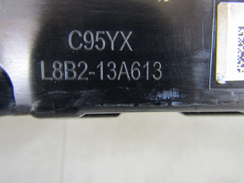 LAMPA ŚWIATŁO STOP STOPU TRZECIE LAND ROVER DEFENDER 2 II 20- L8B2-13A613