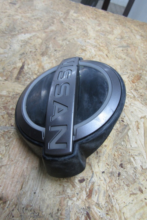 Emblemat znaczek NISSAN ARIYA 62890 5MP0A 22-