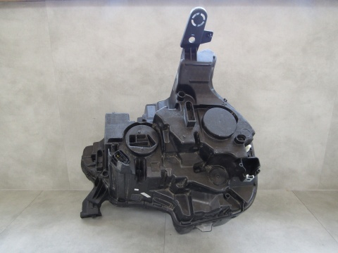 Lampa przód Citroen C4 LED 20- RH 9830649280