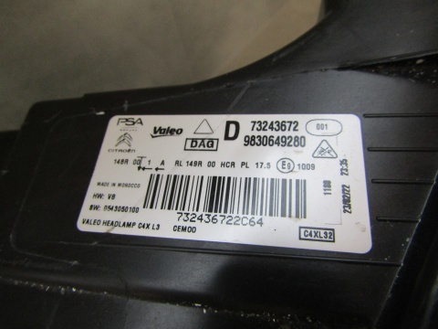 Lampa przód Citroen C4 LED 20- RH 9830649280