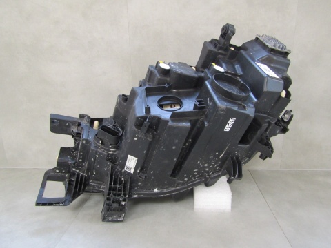 Lampa przód VW ID4 ID5 LED 20- RH 11B941006B