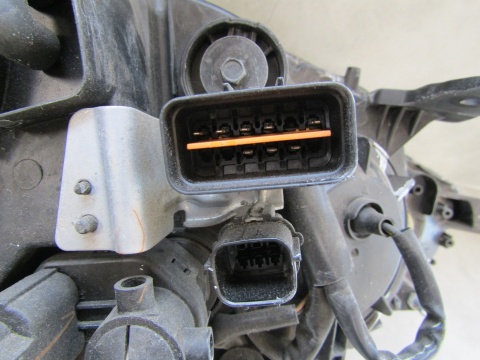LAMPA PRZÓD MITSUBISHI LANCER 8 VIII ZWYKŁA LH 07-