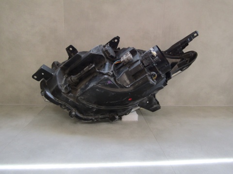 LAMPA PRZÓD MITSUBISHI L200 V KSENON NIESKRĘTNY 15-19 RH