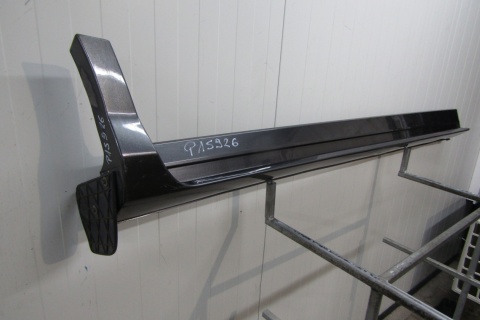 Listwa progowa prawa Ford Kuga MK2 Titanium ST 12-19