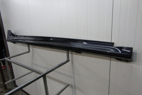 Listwa progowa prawa Toyota Yaris 4 IV 20- Mazda 2 22- Hybrid