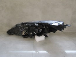Lampa przód Toyota Verso LIFT ZWYKŁA SOCZEWKA 13-18 RH 81130-0F161