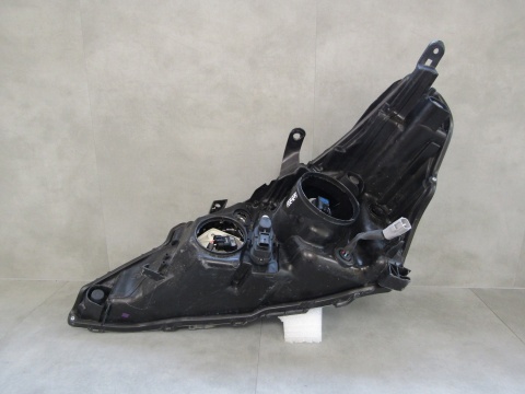 Lampa przód Toyota Verso LIFT ZWYKŁA SOCZEWKA 13-18 RH 81130-0F161