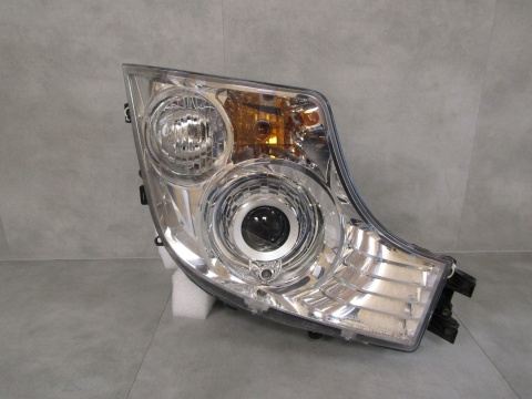 Lampa przód Mercedes Actros MP4 KSENON 11- RH A9608200739