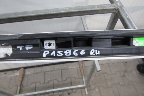 Listwa progowa prawa Audi A1 S line 82A 17- S1