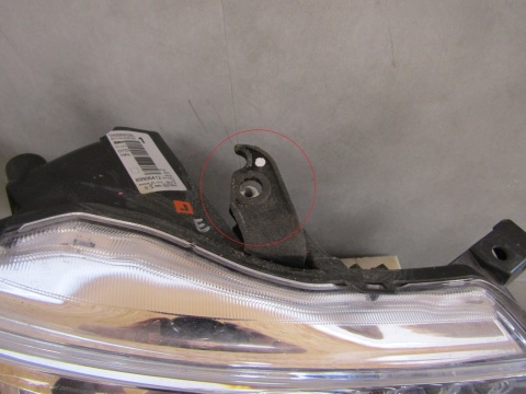 Lampa Przód Toyota Auris II 2 ZWYKŁA SOCZEWKA Z LED 12-15 RH PRAWA 81110-02E20