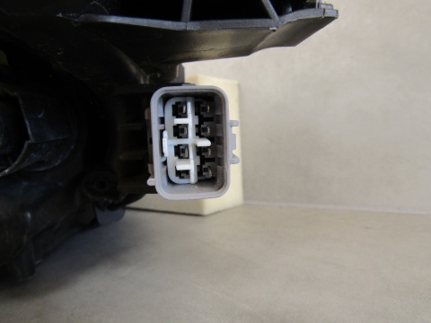 Lampa Przód Toyota Auris II 2 ZWYKŁA SOCZEWKA Z LED 12-15 RH PRAWA 81110-02E20