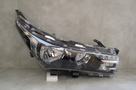 Lampa przód Toyota Corolla E16 E17 E18 zwykła z Led 13-16 RH PRAWA 81110-02E70-00
