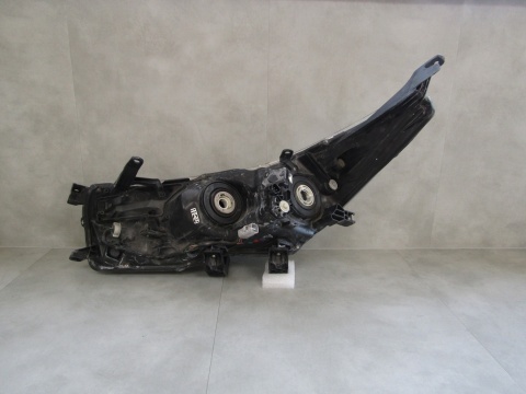 Lampa przód Toyota Corolla E16 E17 E18 zwykła z Led 13-16 RH PRAWA 81110-02E70-00