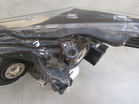 Lampa przód Toyota Corolla E16 E17 E18 zwykła z Led 13-16 RH PRAWA 81110-02E70-00
