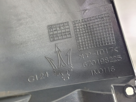 Płyta osłona zderzaka przód pod zderzak spoiler dokładka dolna Maserati Grecale 22-