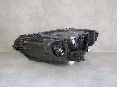 LAMPA PRZÓD MERCEDES CLA W118 ZWYKŁA RH 19-23